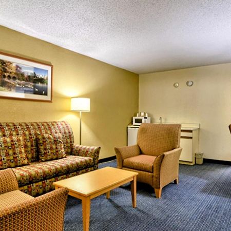Millinocket Katahdin Inn & Suites מראה חיצוני תמונה