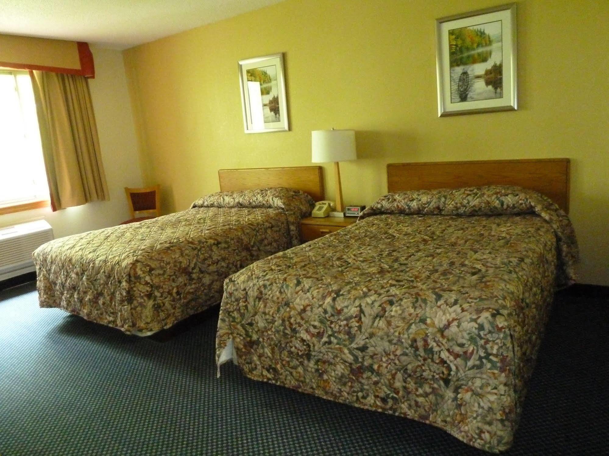 Millinocket Katahdin Inn & Suites מראה חיצוני תמונה